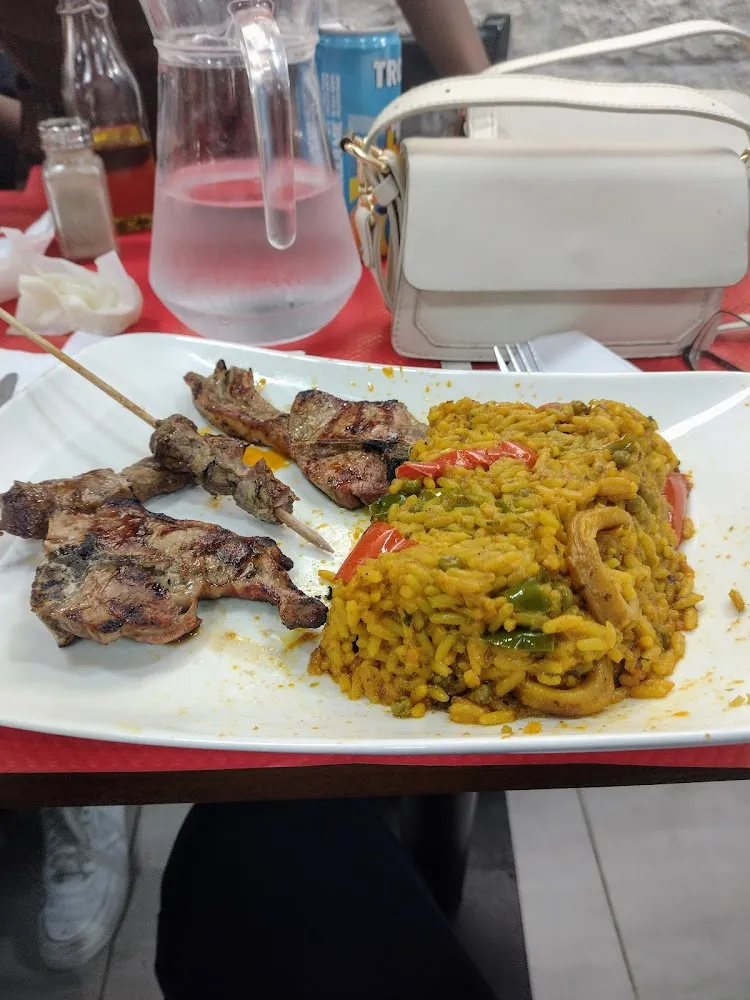 Paella Et Brochettes